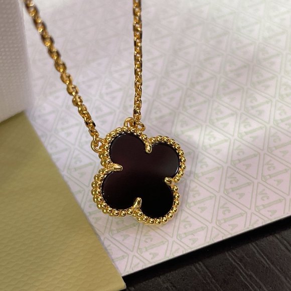 Van Cleef & Arpels Fashion Women's 18K necklace - Picture 2 of 5